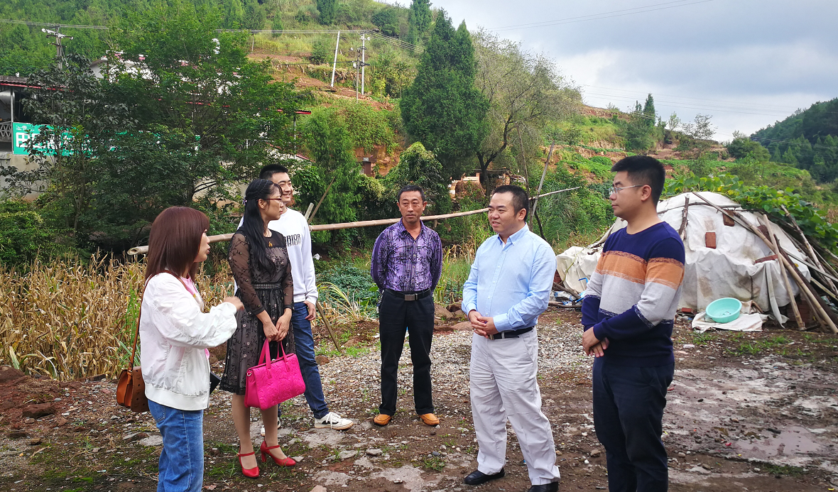 民盟德阳市委主委,市政协副主席毛德坤到中江县永兴镇监督脱贫攻坚